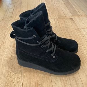Bearpaw suede boots